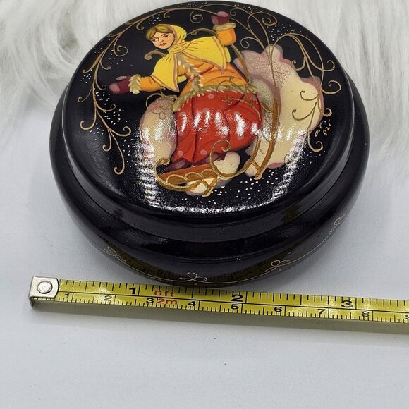 Russian Vintage Lacquer Round Trinket Box Hand Painted Fairy Tale Lady Sleigh - Picture 6 of 7